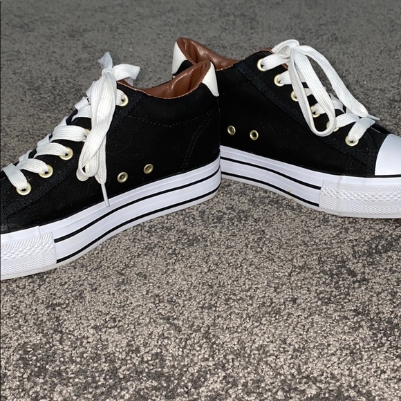 BLACK AND WHITE STYLISH SNEAKERS - Picture 2 of 4